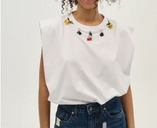 Γυναικείο αμάνικο μπλουζάκι με κεντημένα αξεσουάρ- Hanging Fruits